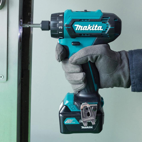 M6901D001  Máy Bắt Vít Dùng Pin (kèm 02 Pin + Sạc)