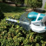 UM110D001  Máy Tỉa Cỏ Dùng Pin(110mm) (kèm 02 Pin + Sạc)